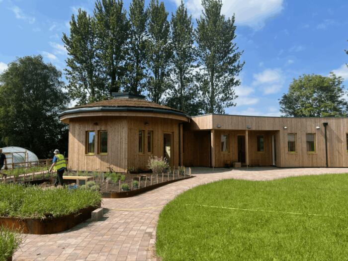 Eröffnung des neuen Schulgebäudes der Sunfield Garden School am 16. Mai 2025