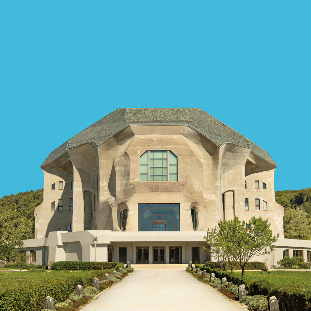 Sichtbare Architektur und unterirdische Wasserbecken