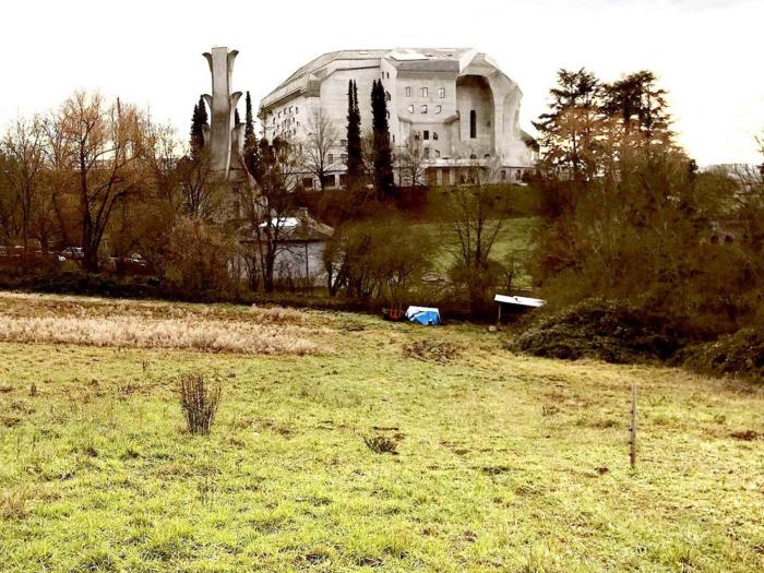 Zur Überbauung nahe dem Goetheanum-Park