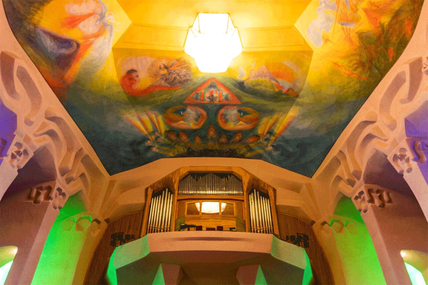 also took in the beauty of the Great Hall. (Photos: Goetheanum/Xue Li)