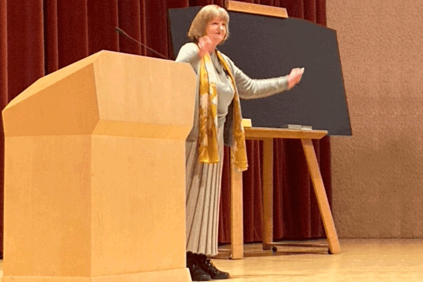 The title of the talk given by Kathy MacFarlane from New Zealand was: «Finding a Harmonious Relationship between Opposing Forces in the World and the Individual». Her enchanting retelling of Tolstoy’s «Martin the Shoemaker» summed it up perfectly.