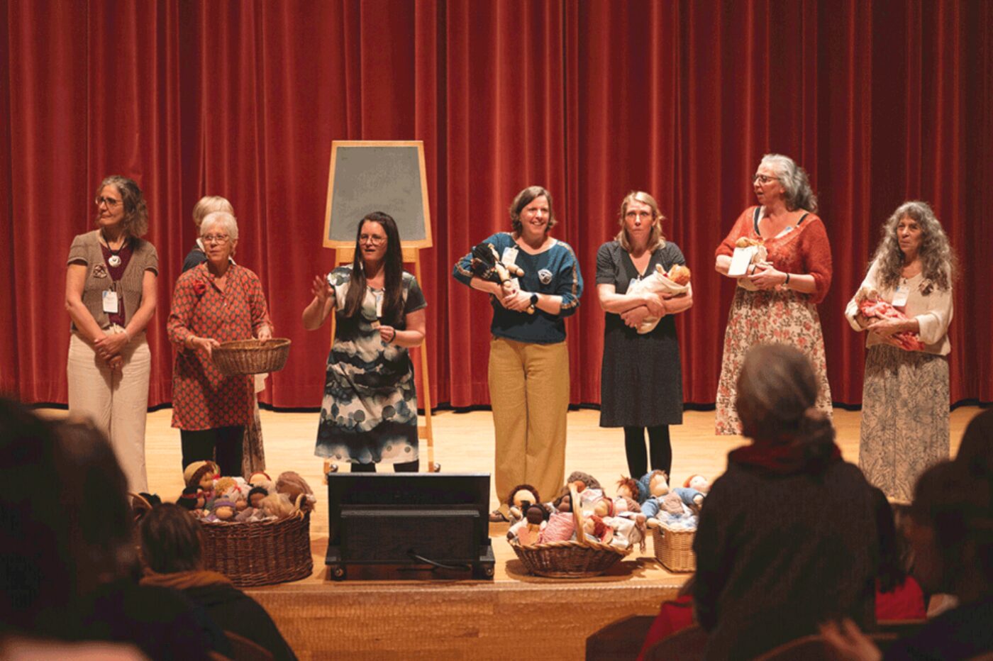 The «Festival of Diversity»: these IASWECE fairies presented the highly coveted handmade dolls to the jubilant raffle winners. (Photo: Goetheanum/Xue Li)