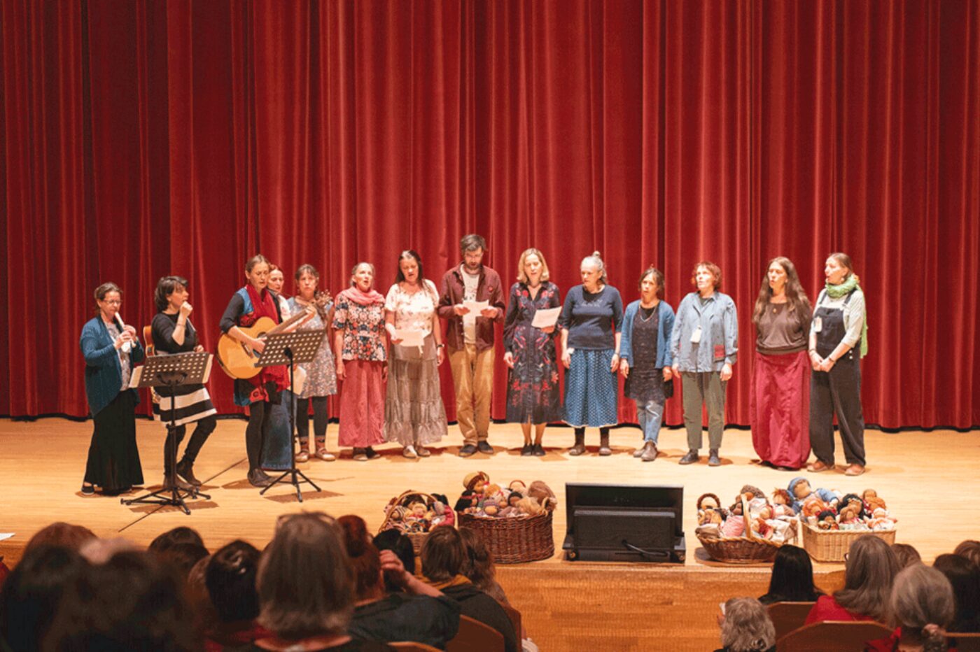 Singing specialists in early childhood and a charming translator from the Czech Republic. (Photo: Goetheanum/Xue Li)