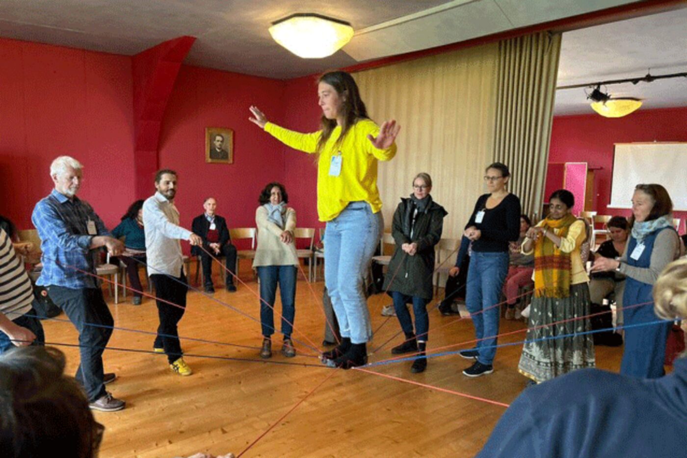 In addition to balls, course participants were also kept balanced together.
