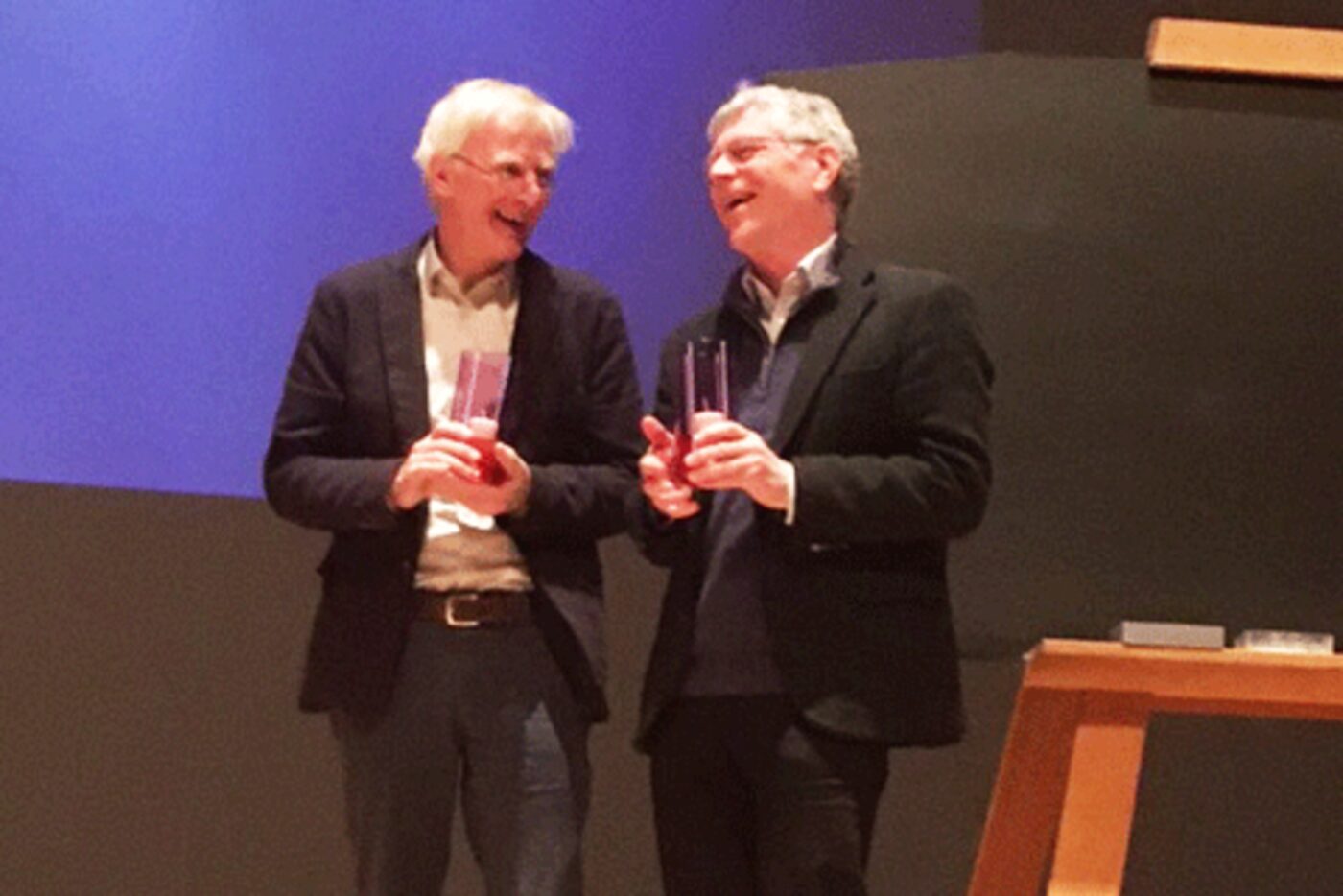 ...to the two former heads of the Pedagogical Section, Claus-Peter Röh and Florian Osswald. (Foto: PädSek/ Dorothee Prange)